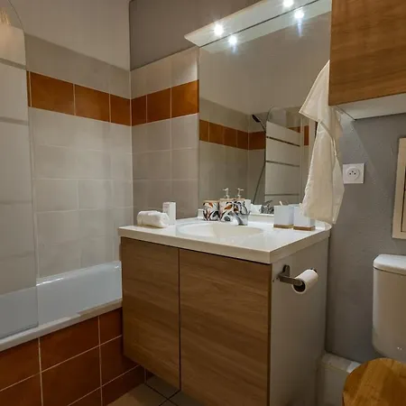 Le Cocon T2 Cosy, Piscine Et Parking Prive