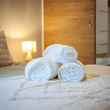 Le Cocon T2 Cosy, Piscine Et Parking Prive アパート *
