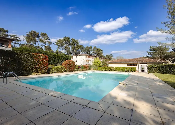 Le Cocon T2 Cosy, Piscine Et Parking Prive *